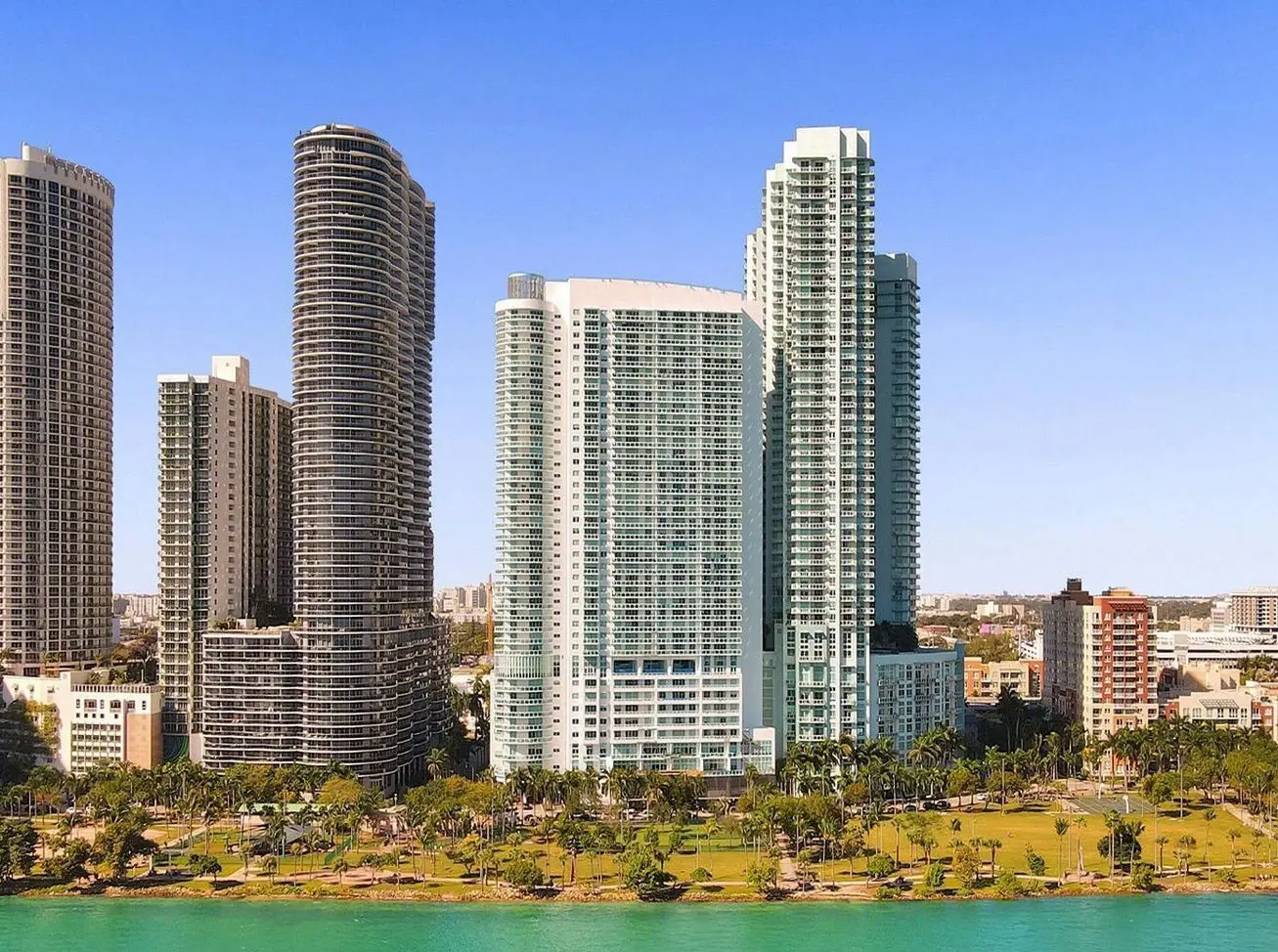 Aria on the bay condos